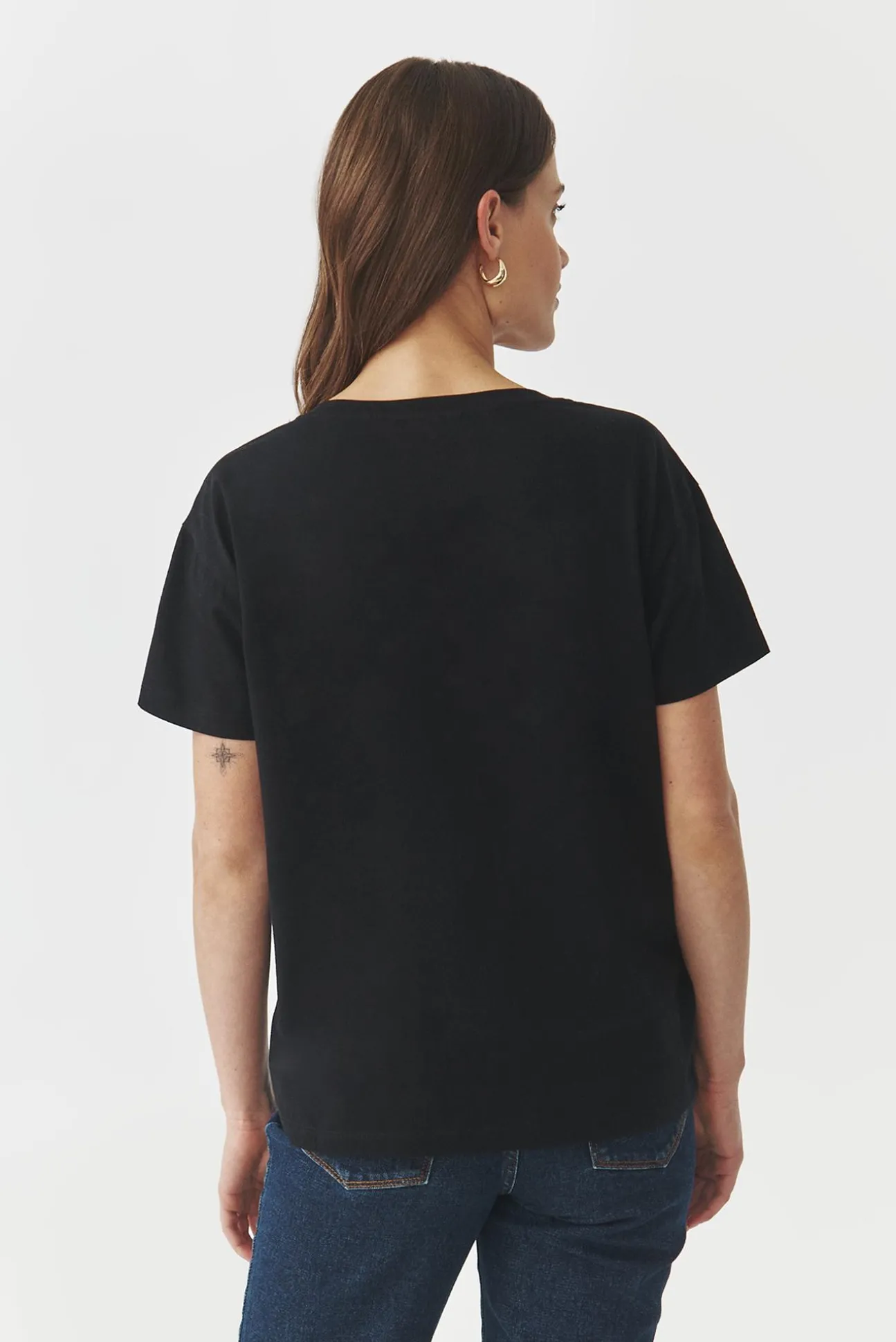 BAWEŁNIANY T-SHIRT OVERSIZE — CARLA