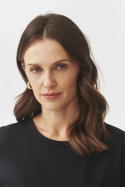 BAWEŁNIANY T-SHIRT OVERSIZE — CARLA