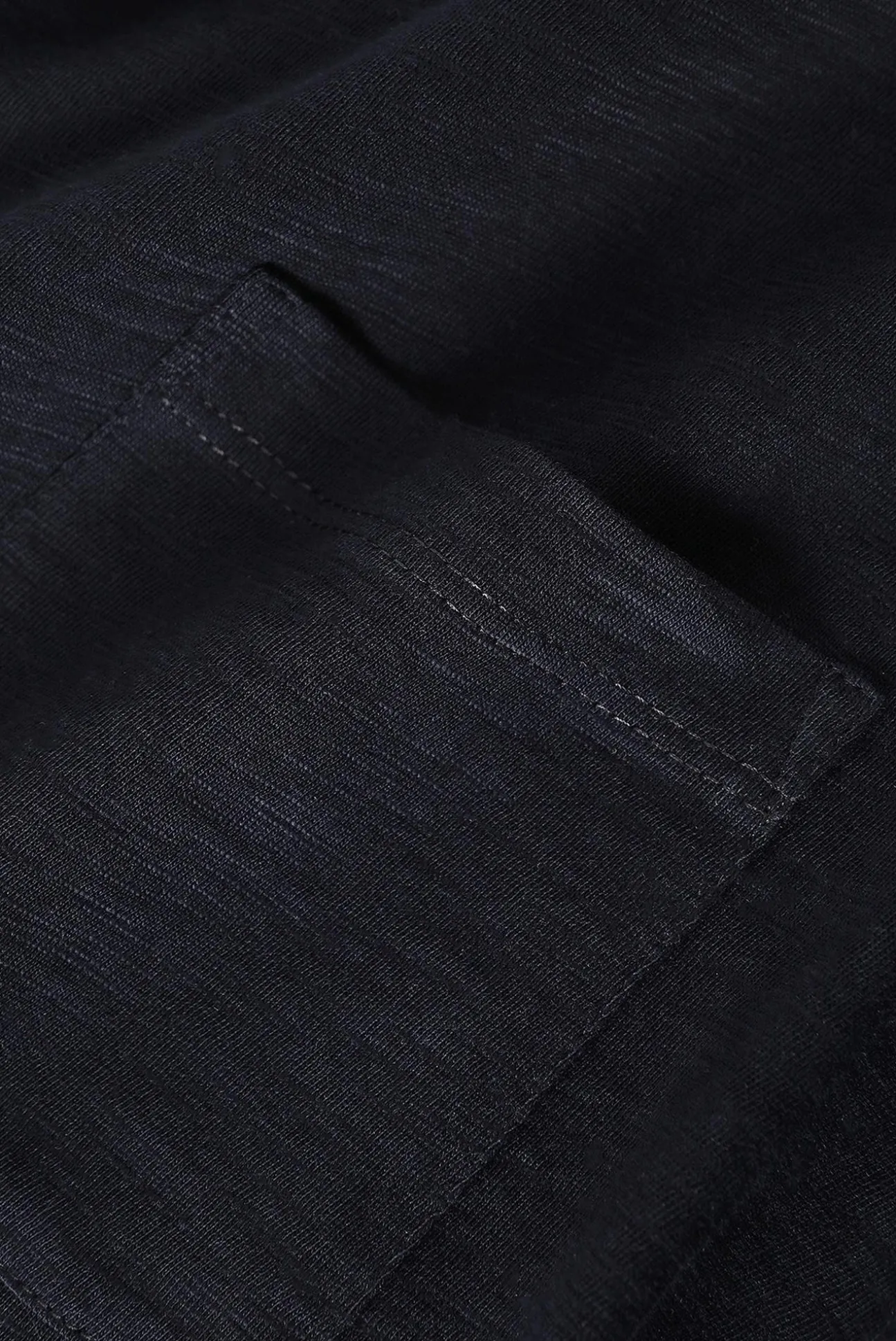 BAWEŁNIANY T-SHIRT Z KIESZONKĄ - DELQI