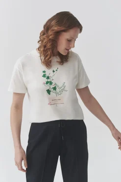 BAWEŁNIANY T-SHIRT Z KWIATOWYM NADRUKIEM — MALATI