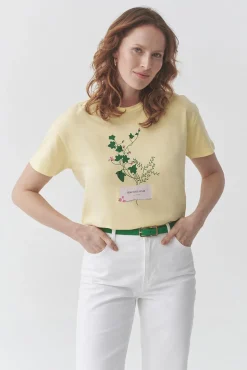 BAWEŁNIANY T-SHIRT Z KWIATOWYM NADRUKIEM — MALATI