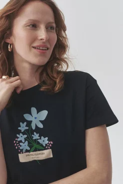 BAWEŁNIANY T-SHIRT Z KWIATOWYM NADRUKIEM — MALATI