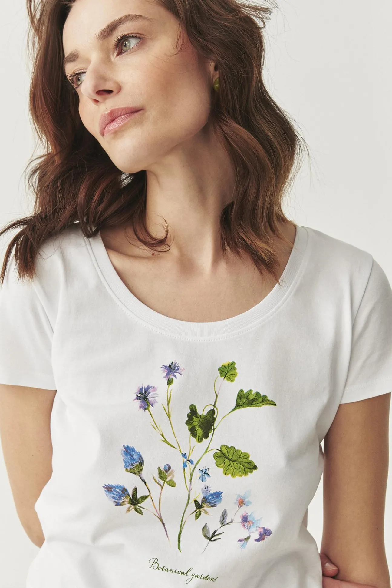 BAWEŁNIANY T-SHIRT Z KWIATOWYM NADRUKIEM - ANTONIA