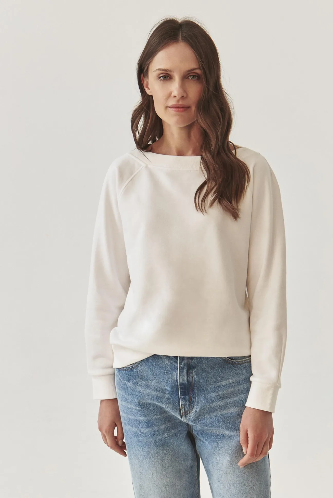 BLUZA DAMSKA Z DEKOLTEM W ŁÓDKĘ - GABBY