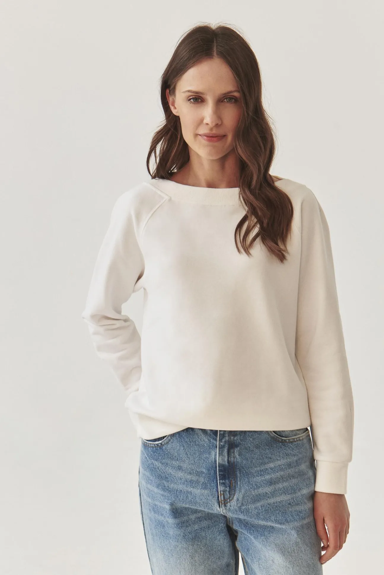 BLUZA DAMSKA Z DEKOLTEM W ŁÓDKĘ - GABBY