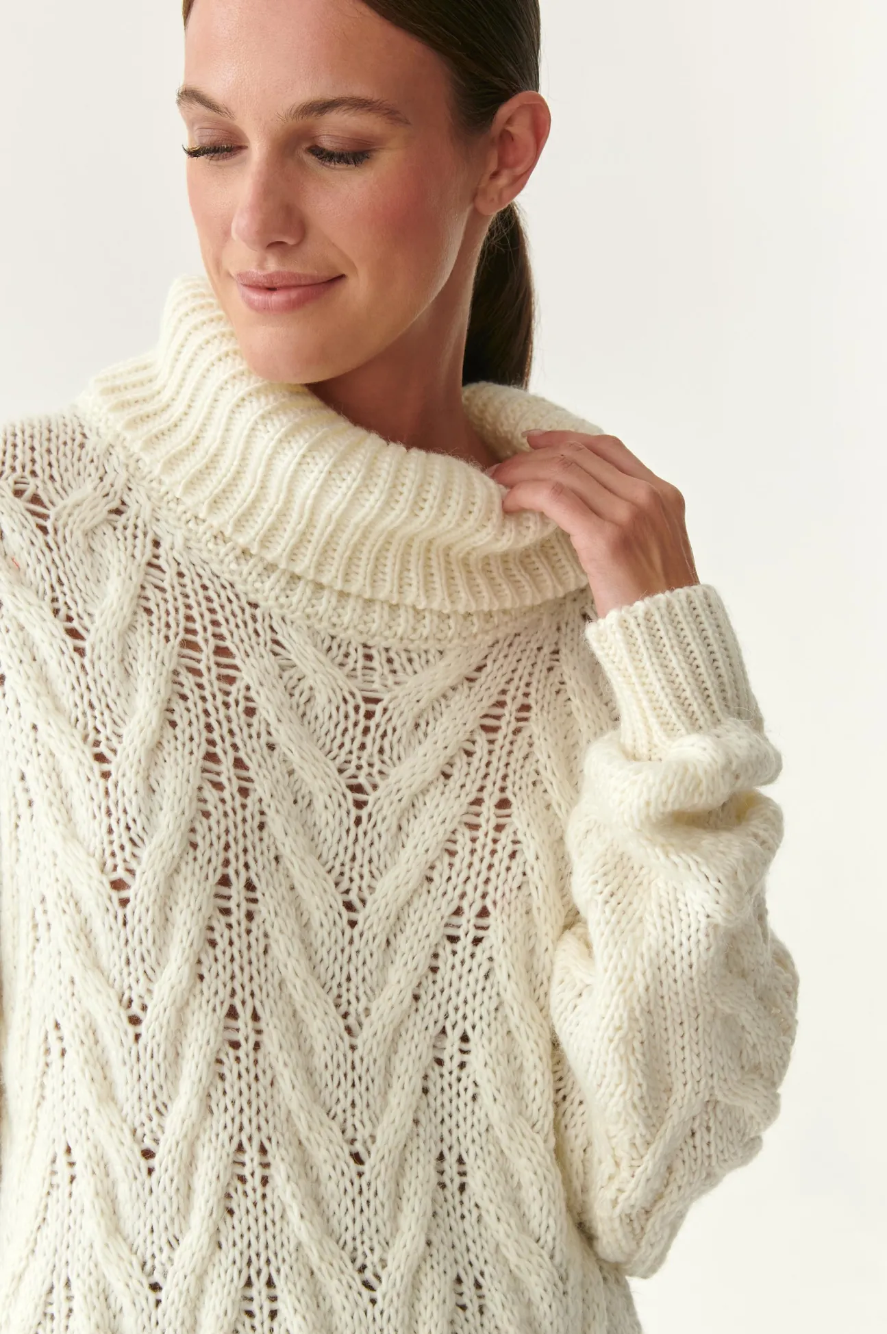 DAMSKI LUŹNY SWETER Z GOLFEM JUNIS