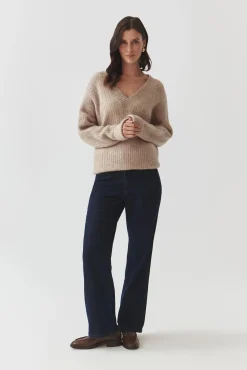 DAMSKI SWETER OVERSIZE Z DEKOLTEM W SEREK — ONYX