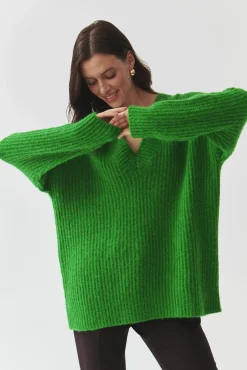 DAMSKI SWETER OVERSIZE Z DEKOLTEM W SEREK — ONYX