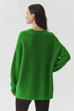 DAMSKI SWETER OVERSIZE Z DEKOLTEM W SEREK — ONYX