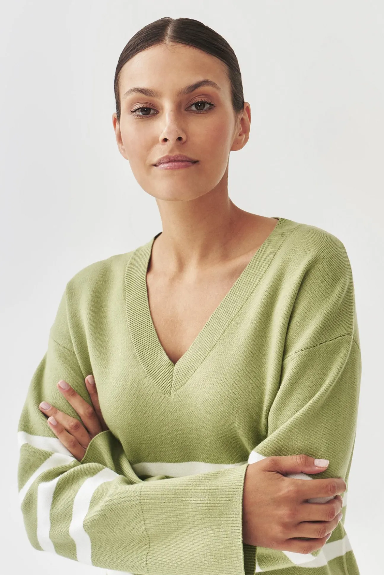 DAMSKI SWETER W PASKI - ELIANA