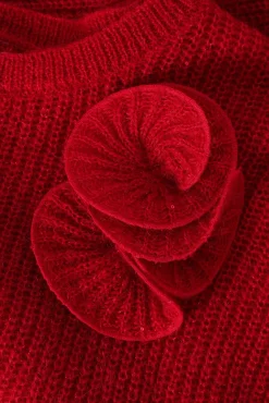 DAMSKI SWETER Z PRZĘDZY Z KWIATOWYM, OZDOBNYM ELEMENTEM — CLAIRE