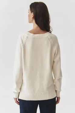 DAMSKI SWETER ZE STRUKTURALNYM WZOREM I DEKOLTEM W SEREK — JAYLIN