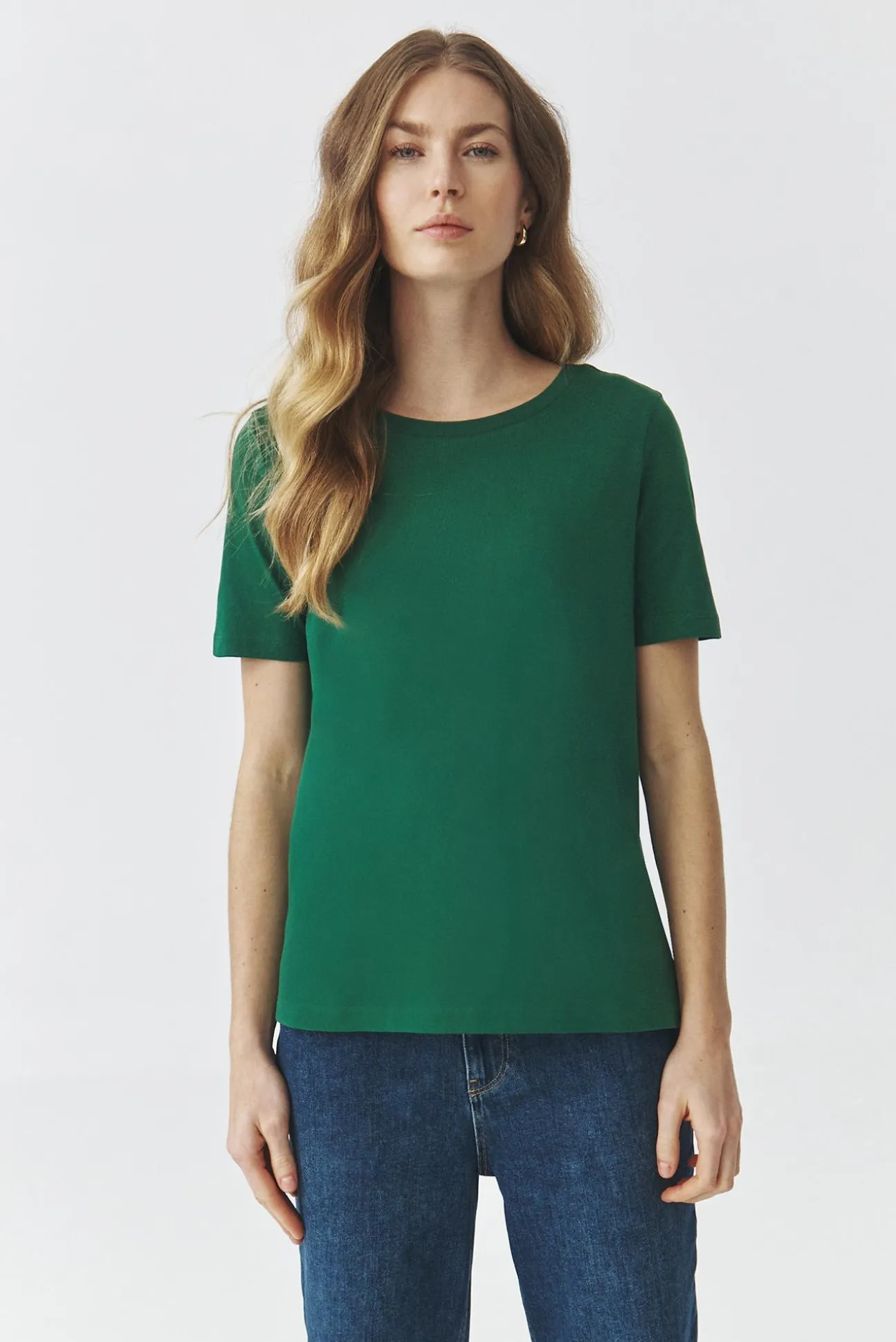 DAMSKI T-SHIRT BOXY Z KRÓTKIM RĘKAWEM — DELOR