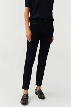 DAMSKIE SPODNIE TYPU RURKI Z CIEMNEGO DENIMU - RENA