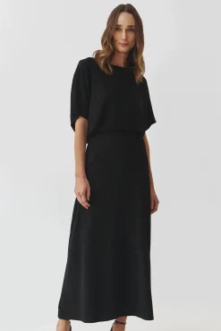 ELEGANCKA SUKIENKA MAXI Z POŁYSKUJĄCĄ PRZĘDZĄ — KATIE