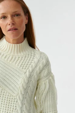 FINEZYJNY SWETER DAMSKI Z FRĘDZLAMI FRIMI