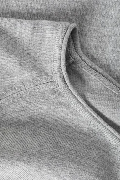 KLASYCZNY DAMSKI SWETER Z DEKOLTEM W ŁÓDKĘ - BROOKE