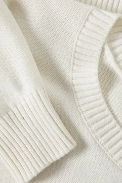 KLASYCZNY SWETER DAMSKI Z OKRĄGŁYM DEKOLTEM — JOEL