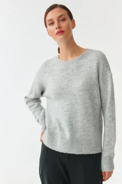 KLASYCZNY SWETER DAMSKI Z OKRĄGŁYM DEKOLTEM KOBRO