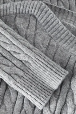 KLASYCZNY SWETER DAMSKI Z DEKOLTEM W ŁÓDKĘ — WILLOW