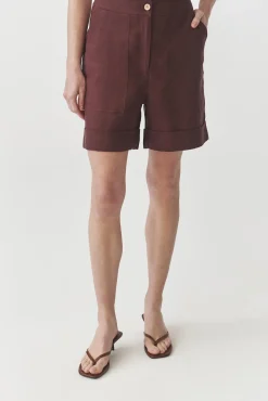 LNIANE SZORTY DAMSKIE Z OZDOBNYM KOKOSOWYM GUZIKIEM - ERIO