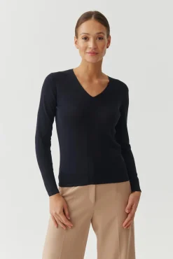 SWETER DAMSKI O KLASYCZNYM KROJU - TESSO