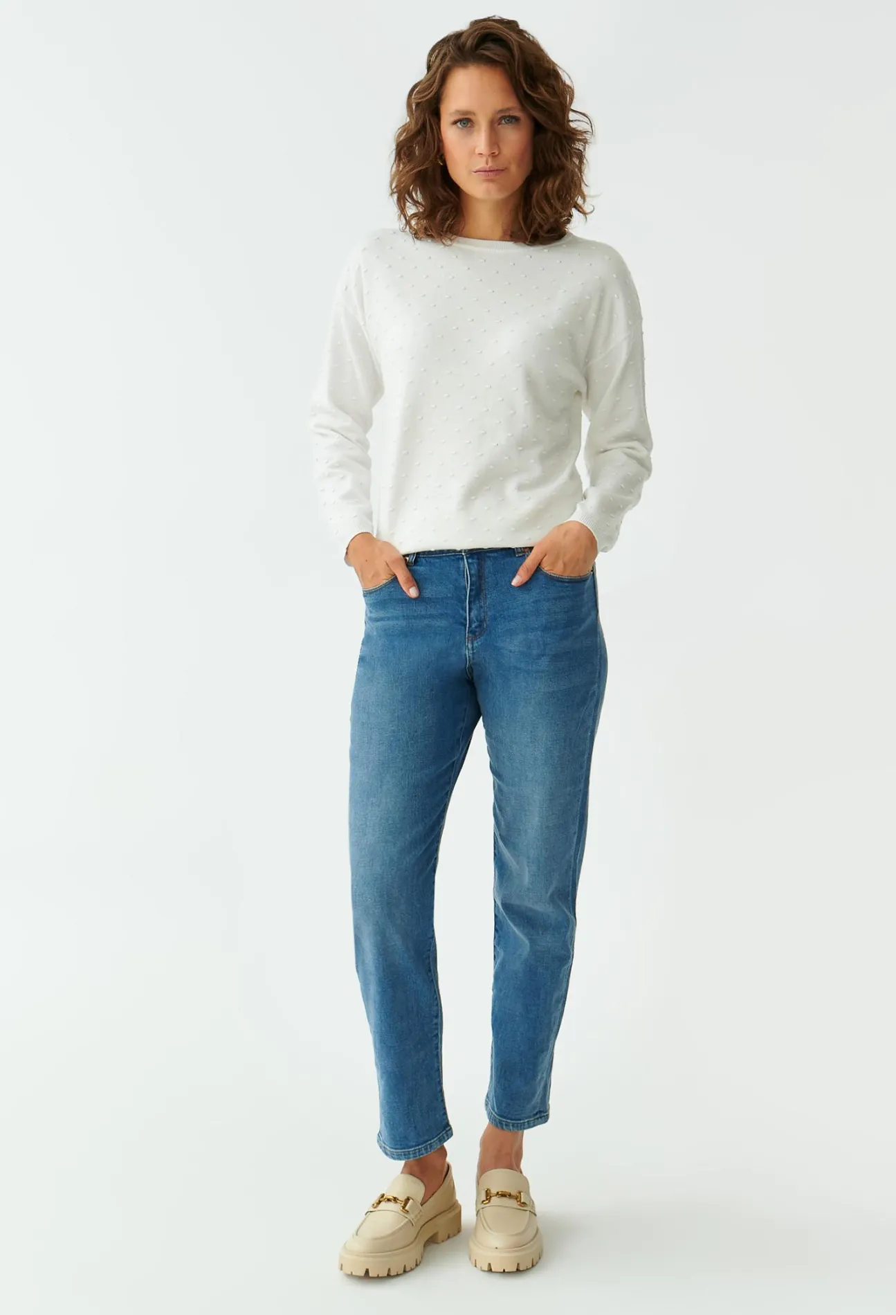 SWETER DAMSKI O SPLOCIE W KROPKI EWELA