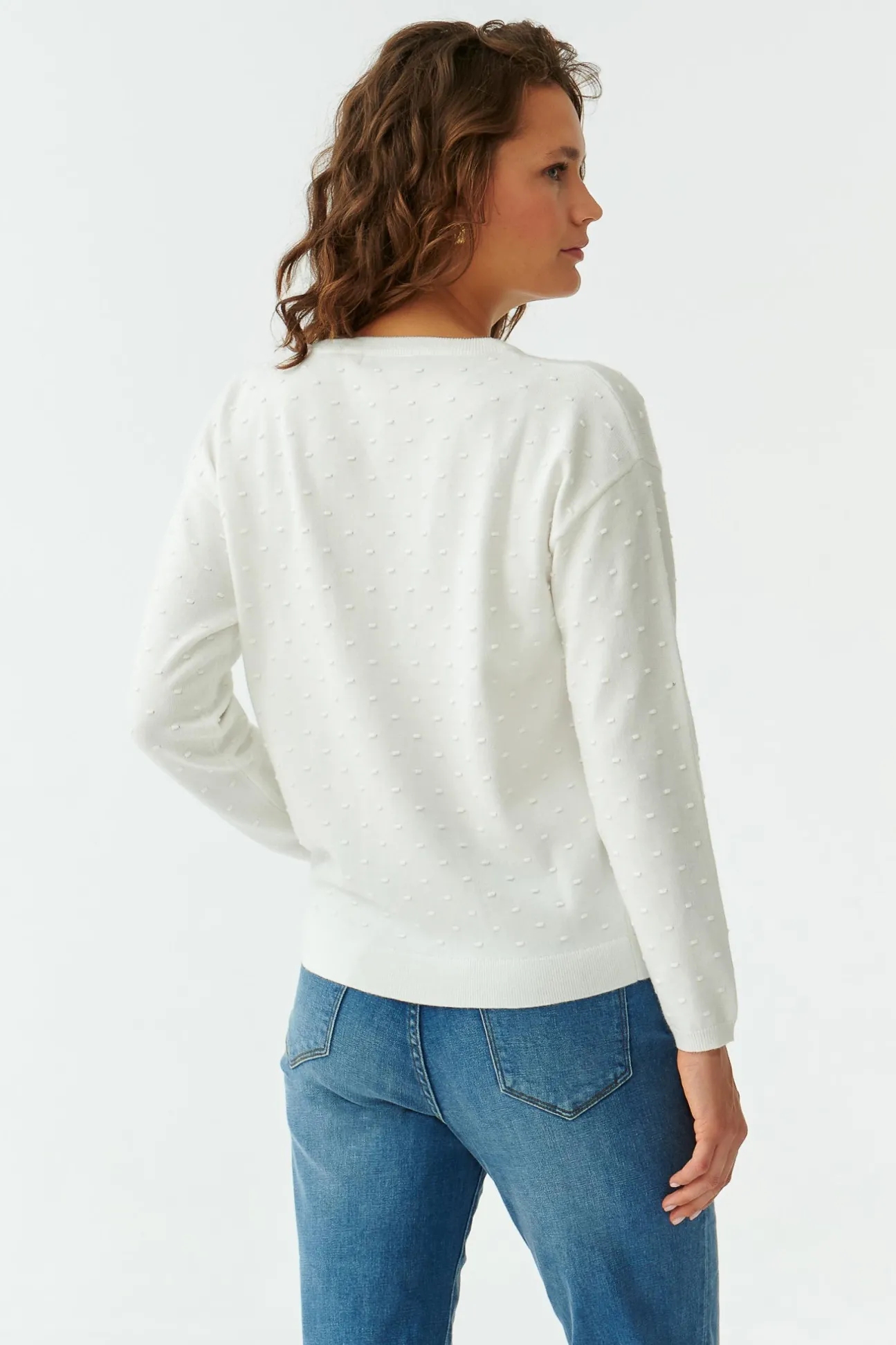 SWETER DAMSKI O SPLOCIE W KROPKI EWELA