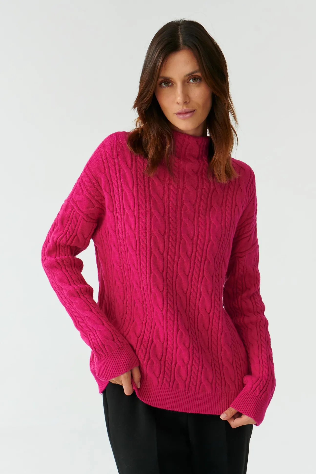 SWETER DAMSKI O WARKOCZOWYM SPLOCIE WENWENA
