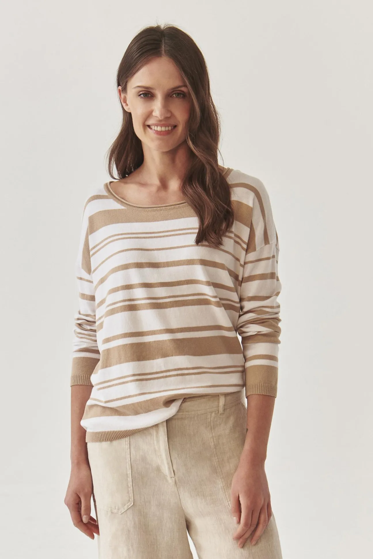 SWETER DAMSKI W NIEREGULARNE PASKI - STRIPPI