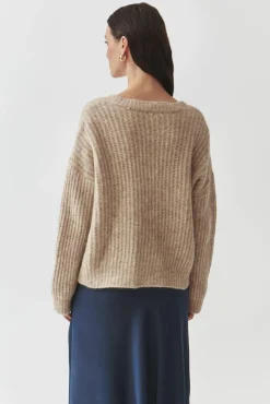 SWETER DAMSKI Z DEKOLTEM W SEREK — ASPEN