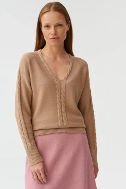 SWETER DAMSKI Z DEKOLTEM W SEREK POLI