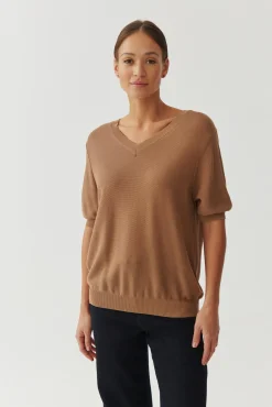SWETER DAMSKI Z KRÓTKIM RĘKAWEM I DEKOLTEM W SEREK - FOKIA