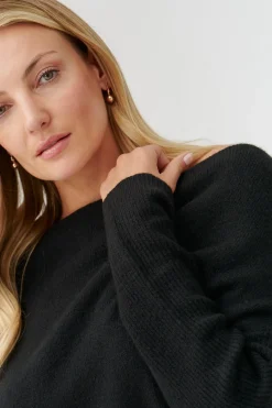 SWETER DAMSKI Z OZDOBNYM DEKOLTEM ATI