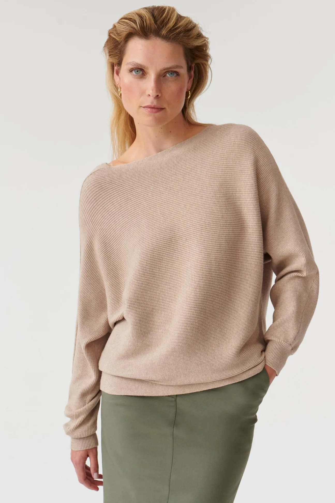 SWETER DAMSKI Z RĘKAWEM KIMONOWYN MENTROLI