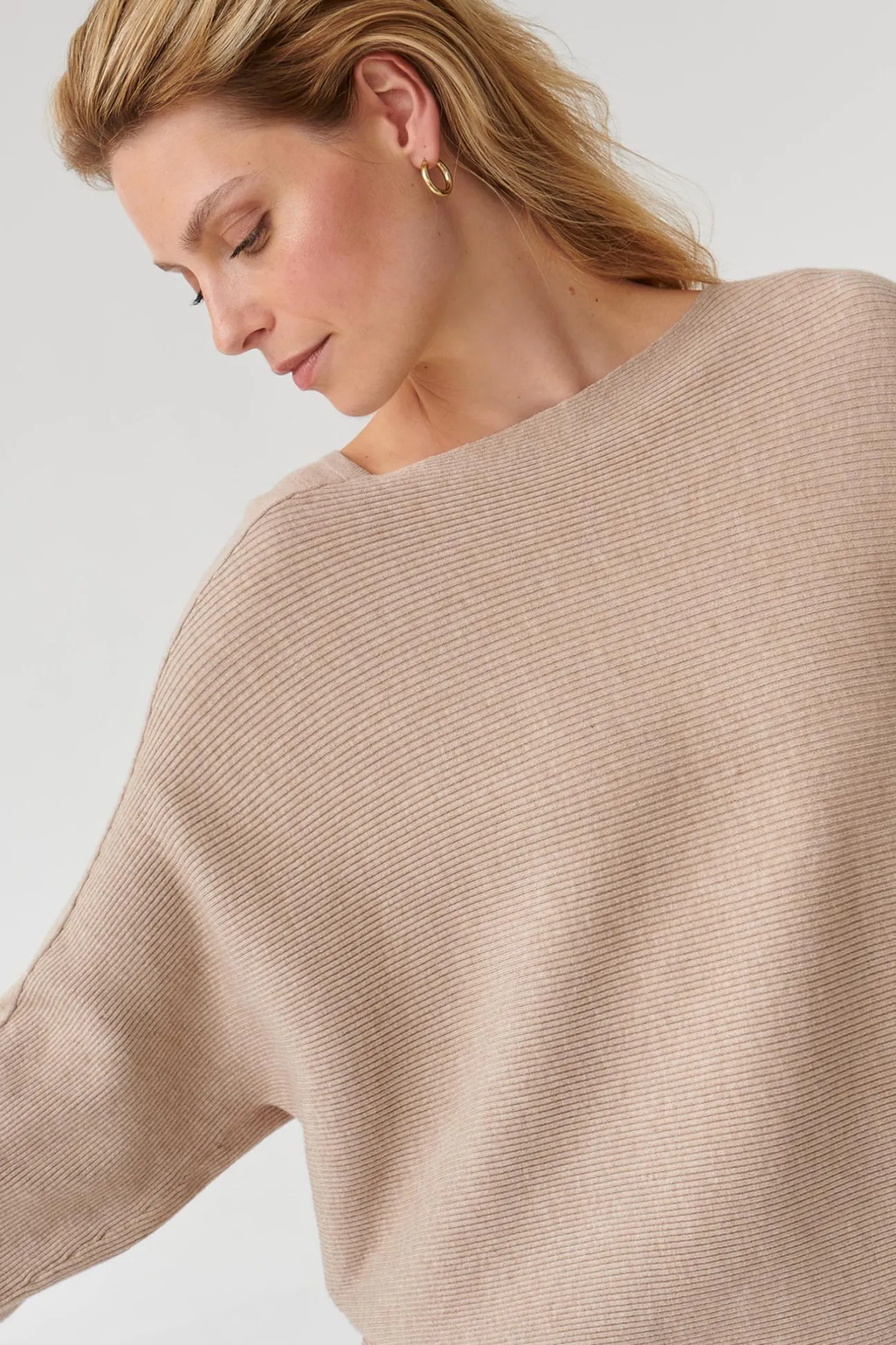 SWETER DAMSKI Z RĘKAWEM KIMONOWYN MENTROLI