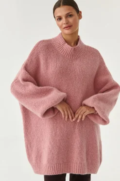 SWETER DAMSKI Z SZEROKIM RĘKAWEM ZOMIA