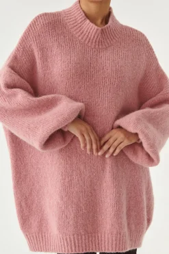SWETER DAMSKI Z SZEROKIM RĘKAWEM ZOMIA