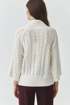 SWETER DAMSKI Z SZEROKIMI RĘKAWAMI I STRUKTURALNYM WZOREM — WILLA